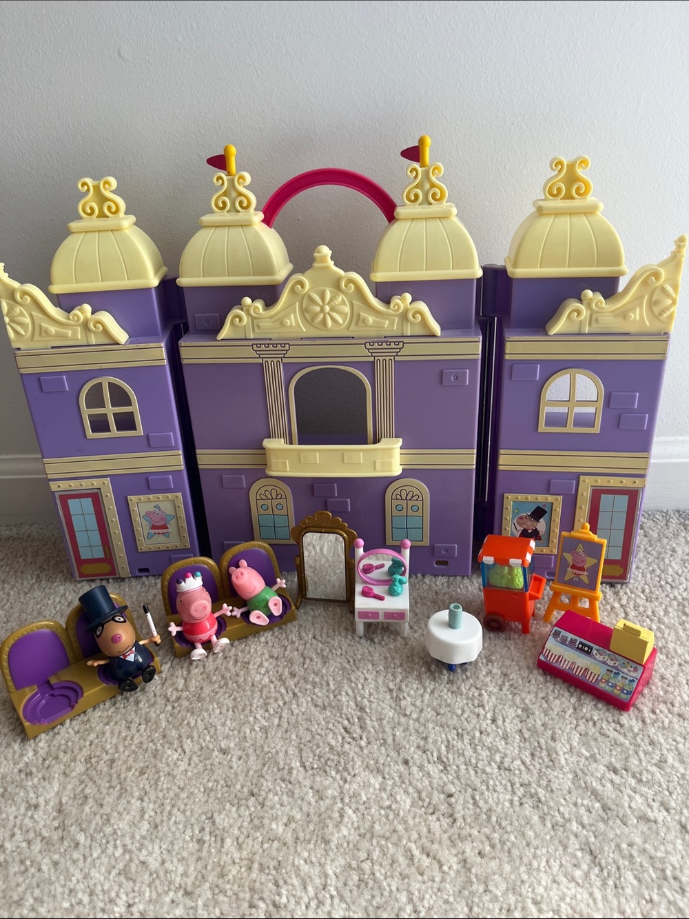 Peppa Pig Fold N Go THEATER/PERFORMING ARTS CENTER--PLAYSET